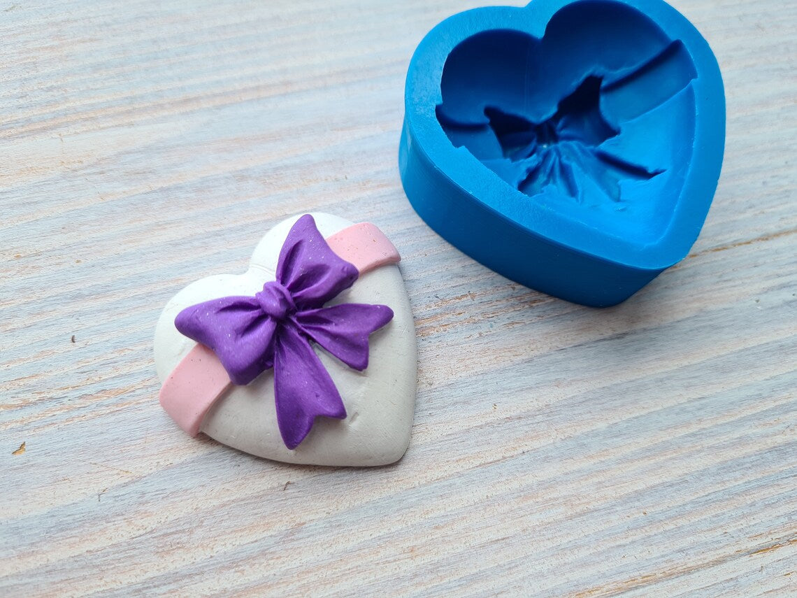 GB040 Ribbon Heart Mold