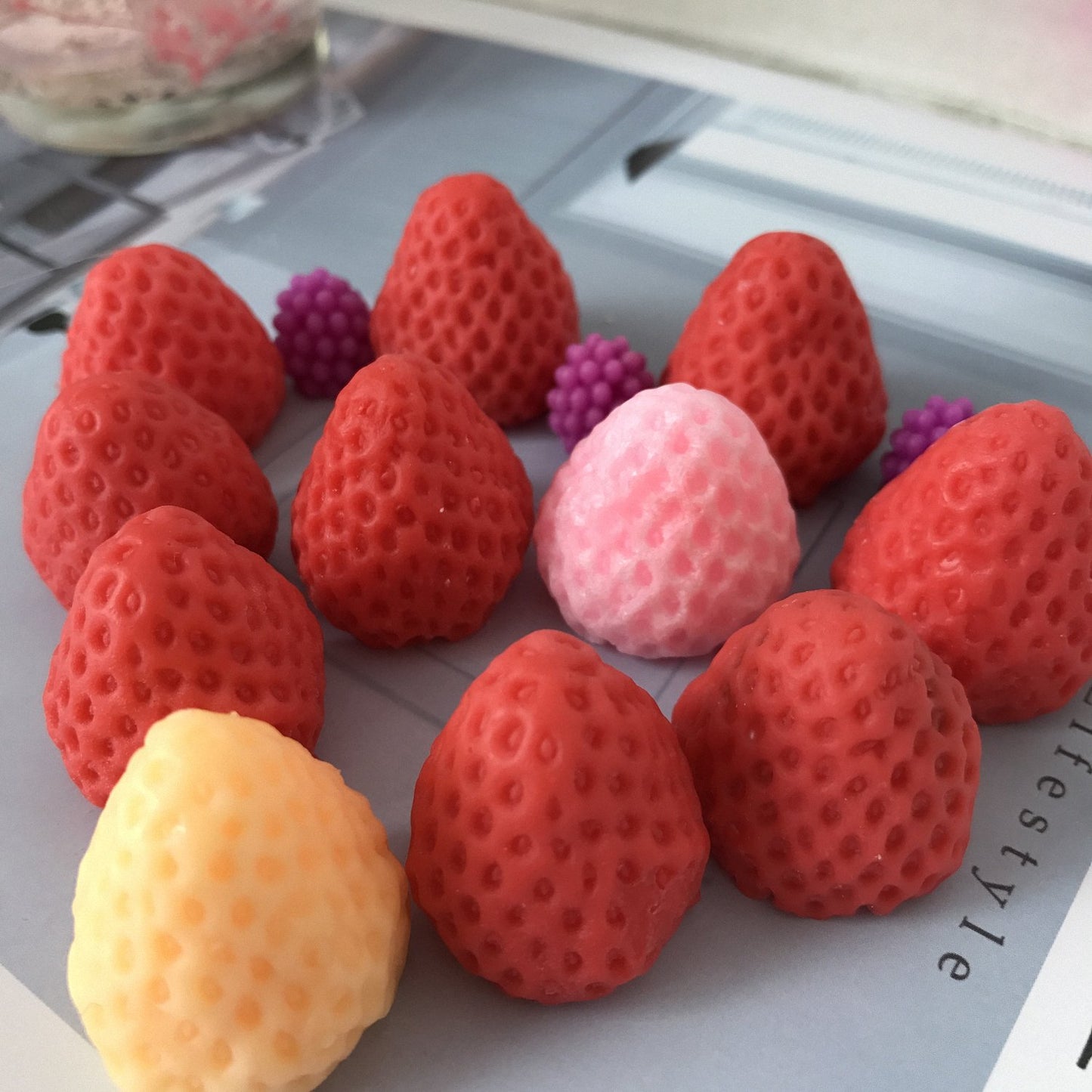 TM033 4c Strawberry Mold